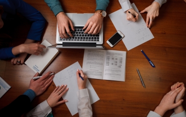 6 people working together